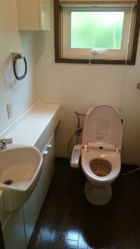 トイレのリフォームをします 便器は ピンク色の タンクレスです 床の色で悩んで Yahoo 知恵袋