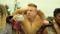 Macklemoreの髪型って さんでなんて言って切ってもらえばいいですか Yahoo 知恵袋