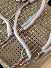 ユニバーサル基板に太い電線をはんだ付けしたい時のいい方法を教えてほし Yahoo 知恵袋