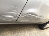 自損事故についての質問です 先日 対向車を避けようとした際縁石 Yahoo 知恵袋