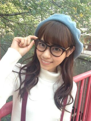 この画像の乃木坂46の西野七瀬さんがかけてるメガネの型番わかるかたいますか 男 Yahoo 知恵袋
