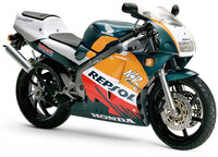 本物のnsr250 90ps とレプリカのnsr250r 45ps って馬力が Yahoo 知恵袋