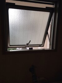 風呂の脱衣所の所の窓なんですが 小さい窓があって でも脱衣所だし 洗面所もあっ Yahoo 知恵袋