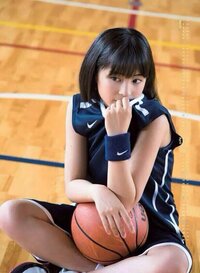 この画像で広瀬すずが履いてるバッシュは何ですか ご回答宜しくお願い致します Yahoo 知恵袋