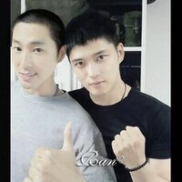 東方神起のユンホとjyjのジェジュンが一緒に写っている写真を見つけた Yahoo 知恵袋