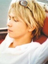 L Arc En Ciel Hydeさんみたいな白金の様な髪色にしたい Yahoo Beauty