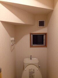 トイレの収納について 引っ越しをして 今のトイレの収納に困っています 写真の通り 教えて 住まいの先生 Yahoo 不動産