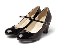 結婚式場でバイトを始めるのですが 仕事用にパンプスを買おうか迷ってい Yahoo 知恵袋