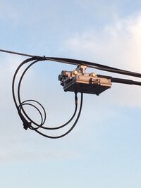 電線か電話線が垂れ下がっています どこに連絡すればよいですか Yahoo 知恵袋