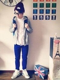 服のことなんですが 青のズボンに合う 上の服って何色が合いますか Yahoo 知恵袋