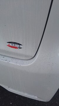 よく洗車してるのに画像のように車の後ろなんかが黒く汚れるのはなぜでし Yahoo 知恵袋