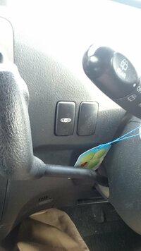 車のドアが後部座席の片側のみ内側からも外側からもボタンでも開かなくなってしまい Yahoo 知恵袋
