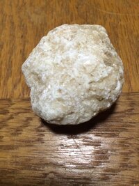 小学生の頃 公園でこの石を拾いました この石の名前や種類がわからないので回答を Yahoo 知恵袋