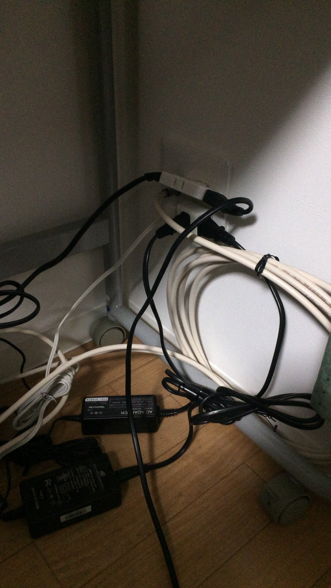 コンセント 電気関係の質問 です 一人暮らしなのですが 部屋の家具の Yahoo 知恵袋