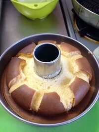 シフォンケーキなんですが 画像のように焼き縮みする原因はなんでしょうか Yahoo 知恵袋