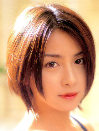 この人の左目は 三重まぶた ですか この人 こんな写真もありますよ これ Yahoo 知恵袋