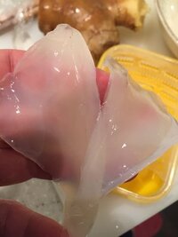 イカの頭の三角の所は生で食べて大丈夫ですか 身の部分よりちょっ Yahoo 知恵袋