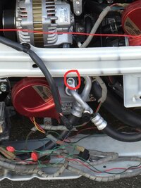 初めまして日産デイズルークスのエアコンコンプレッサー赤丸の部分のボル Yahoo 知恵袋