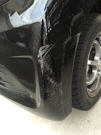 先日 とあるショッピングセンターの立体駐車場で柱に車をぶつけてしました Yahoo 知恵袋