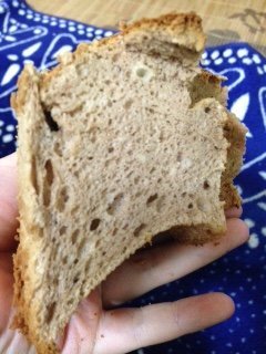 シフォンケーキについてです 焼いて 冷ます時にはきちんと逆さまにして Yahoo 知恵袋