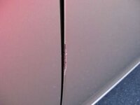 ドアエッジにこのぐらいのサビが発生してしまいました この部分の補修は業者 Yahoo 知恵袋