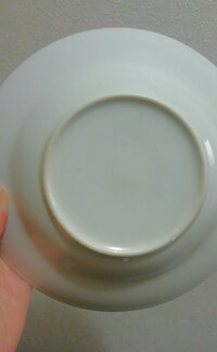 白い食器が変色してしまいました 四角い皿ですが 茶色い染みのよ Yahoo 知恵袋