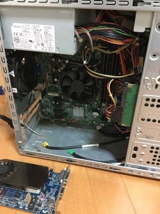 パソコンの電源が点滅しファンが回って1秒くらいしたら切れる というこ Yahoo 知恵袋