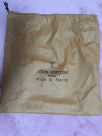 ヴィトンの保存袋です。
これって本物でしょうか？偽物でしょうか？
付いてきたのですがわかりません…>_<… 