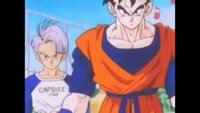 ドラゴンボール質問！ ドラゴンボール超は未来トランクスの世界と同じくらいの年代(age)ですが、超のトランクスってなんでまだ小さいのですか？

画像の未来トランクスみたいになってるはずですよね？