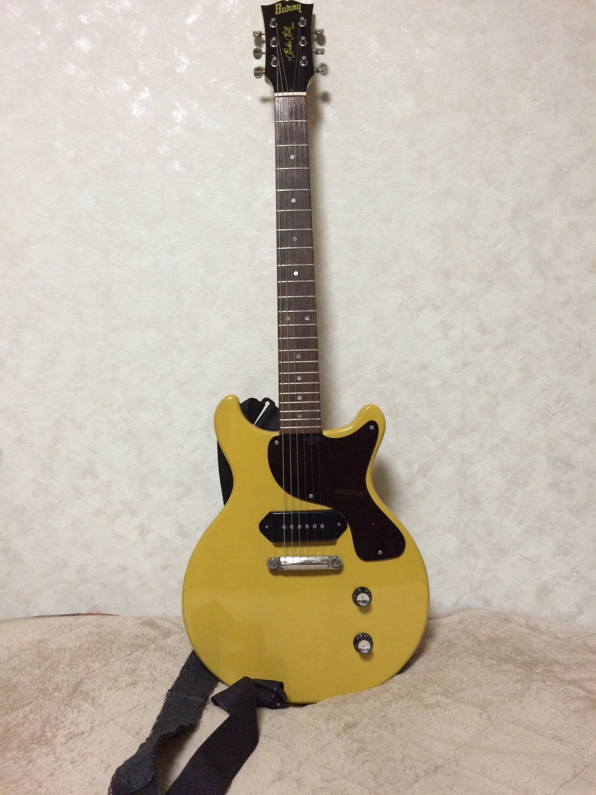 ギター鑑定をお願いします。Burnyのレスポールジュニアタイプです