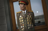 北朝鮮の勲章について北朝鮮の高級軍人って大抵勲章を鎧の如くたくさん佩用してます Yahoo 知恵袋