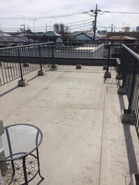自宅のルーフバルコニーをdiyしたいのですが 半分タイルパネル 半分人工芝を敷き 教えて 住まいの先生 Yahoo 不動産