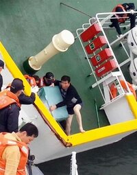 韓国のセウォル号の沈没で 乗組員が乗客を足止めした理由が 自分たちが先に救助さ Yahoo 知恵袋