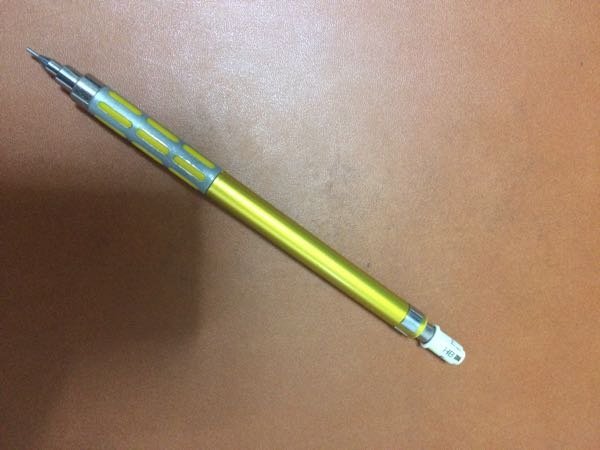 このシャープペンが欲しいです。 - 六年前に購入したものなので結構