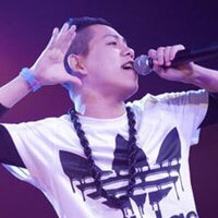 清水翔太が着てるこのadidasoriginalsの服の名前はなんでしょうか Yahoo 知恵袋