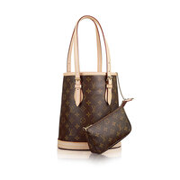 ルイヴィトンのモノグラムの『プチバケット』は、今はもう時代遅れです  