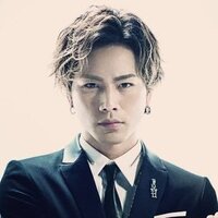 登坂広臣さんのソロ曲diamondsunsetのmv中に髪を結んでいる状態 Yahoo 知恵袋