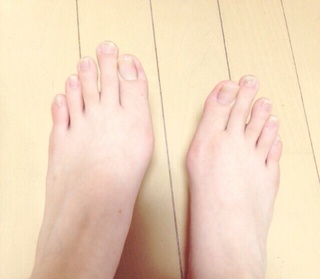 長い 足 中指