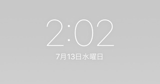 前までiphoneのロック画面で背景白の数字が黒だったんですけど壁紙かえたら Yahoo 知恵袋