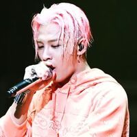 Bigbangのテヤンのような髪型にしたいんですが真ん中分けでこのよ Yahoo 知恵袋