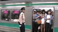小田急江ノ島線の女性専用車両 平日7 45頃 には男性がたくさん乗ってます Yahoo 知恵袋