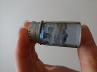 ガラスの小瓶にレジンを流し込み 小物を入れ 硬化すると空気と共に波紋 Yahoo 知恵袋