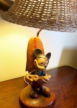 ハワイのアウラニで 木彫りミッキーのランプを購入された方はいらっしゃ Yahoo 知恵袋