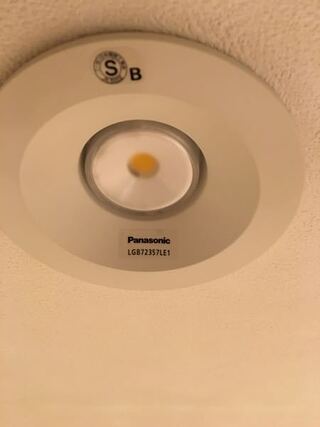 このled一体型ダウンライト交換費用はいくらでしょうか 現在オレンジです Yahoo 知恵袋