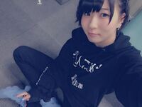 この写真のでんぱ組 Inc藤咲彩音さんが履いているスニーカーはなんと Yahoo 知恵袋