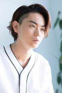 野村周平や菅田将暉の七三分けで前髪がふんわり浮かんでいるようでまとまっ Yahoo Beauty