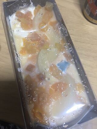 貰い物のレアチーズケーキなのですが 1ヶ月くらい冷蔵庫にいれてたのを忘れてて今 Yahoo 知恵袋