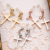 こういう十字架 のイヤリングやピアスってイタイとかダサいとか思いますか Yahoo 知恵袋