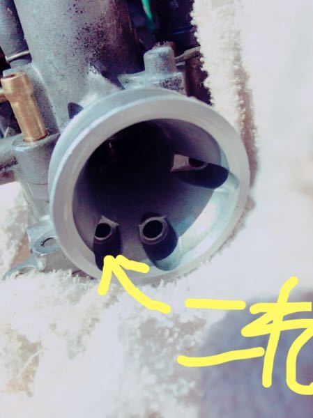 ライブディオZXキャブのこの穴からガソリンガソリン大量に出てきます