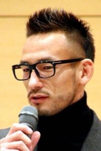 中田英寿さん愛用の（TOMFORD）トムフォードのメガネ - アップした写真で... - Yahoo!知恵袋